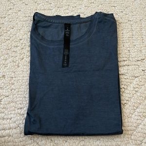 Lululemon tshirt